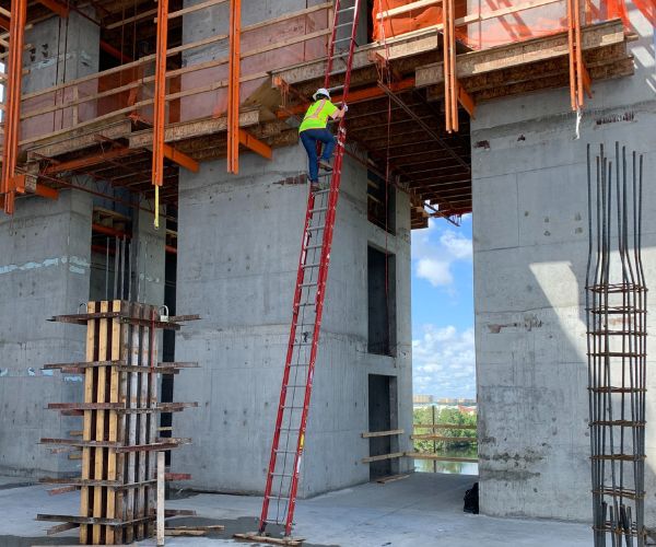 osha training for general industry or construction with employee on ladder