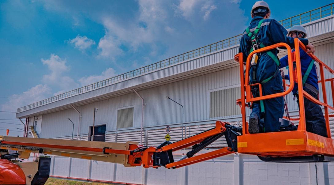 aerial lift operators working at height